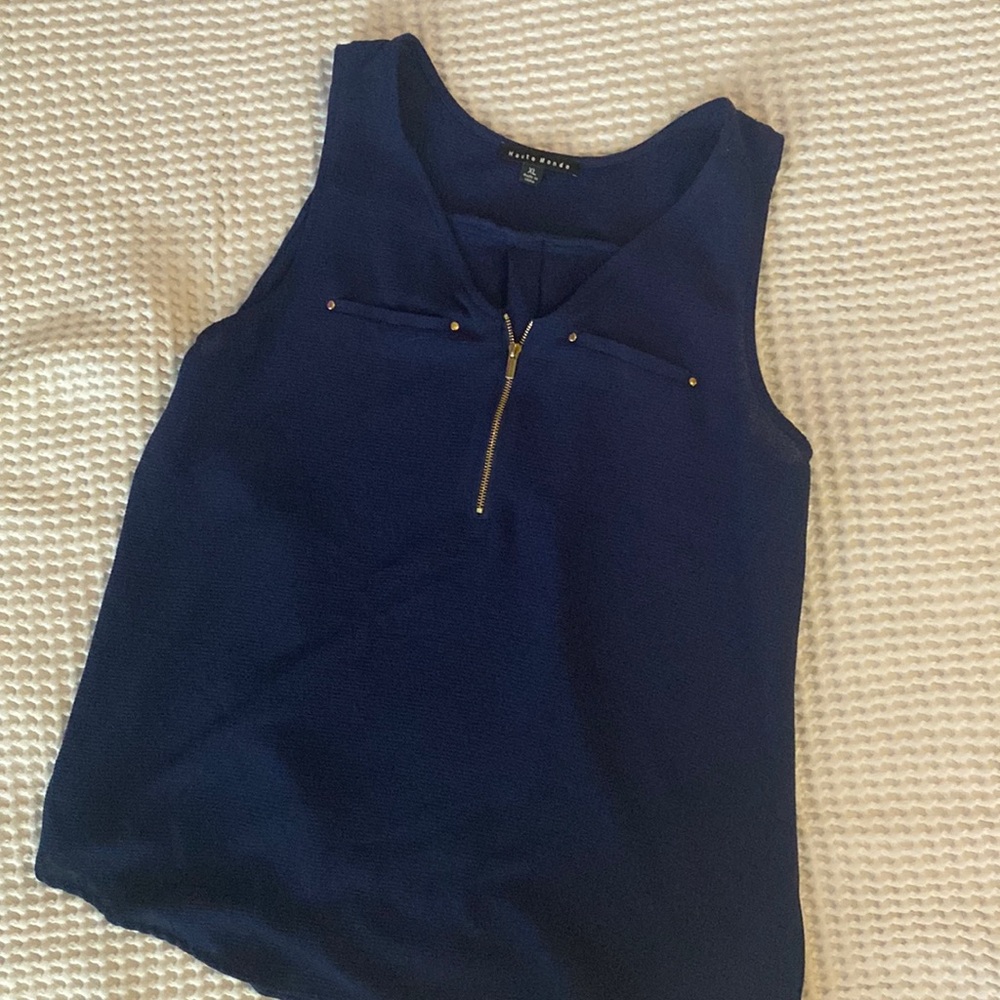 *5 for $20!* Haute Monde navy blue sleeveless blouse with gold accents XL